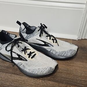 Brooks Levitate 4